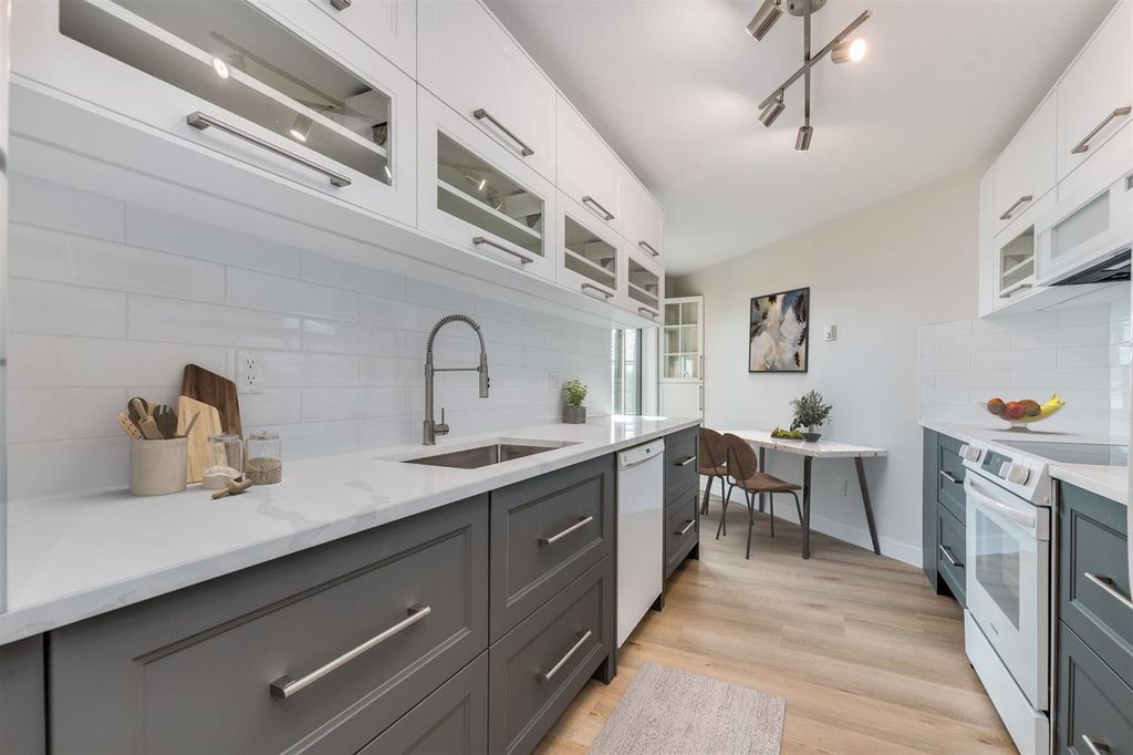 listing image 1109941842646669185