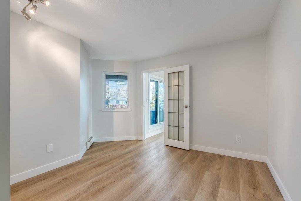 listing image 1100988532996331566