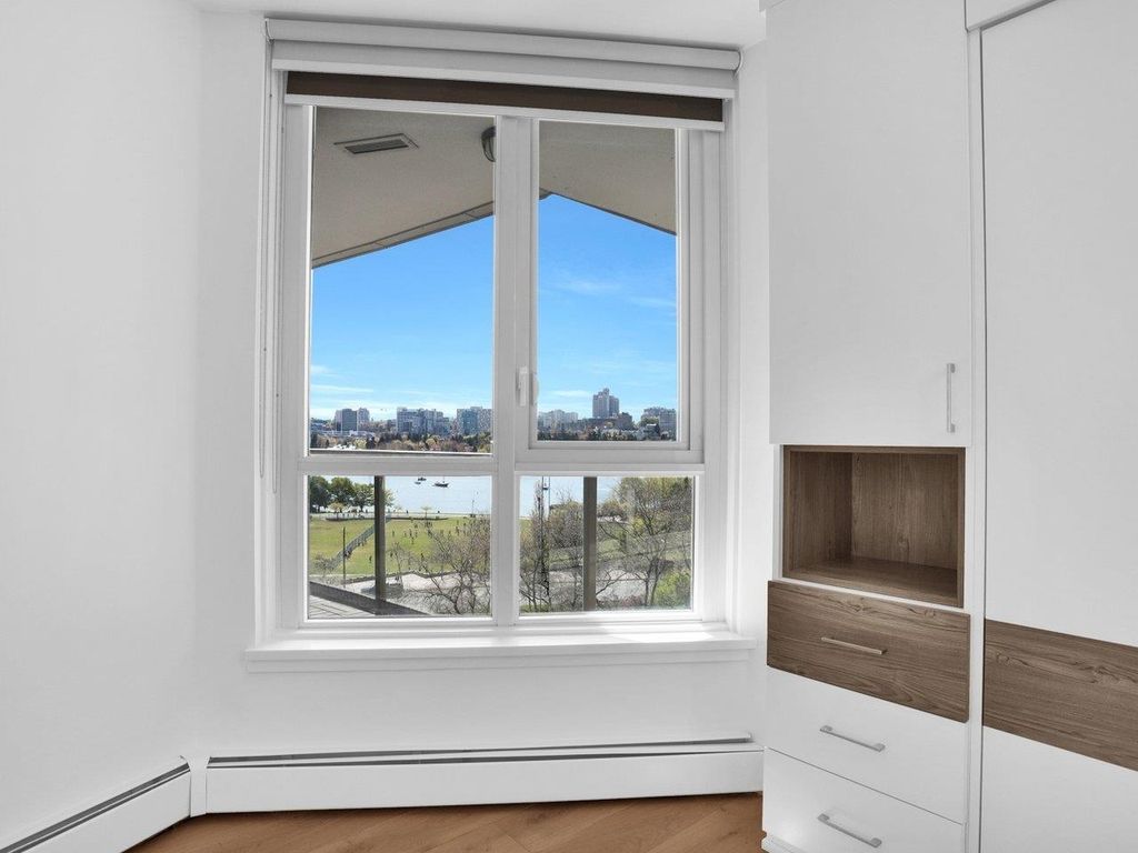 listing image 1104647193756834439