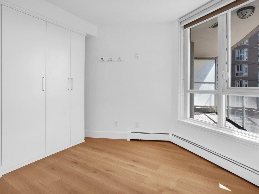 listing image 1102637921608903713