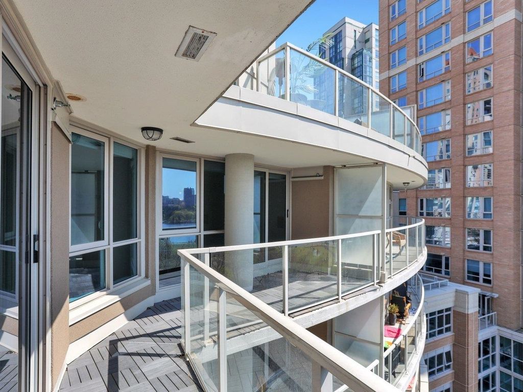 listing image 1105472360219364224