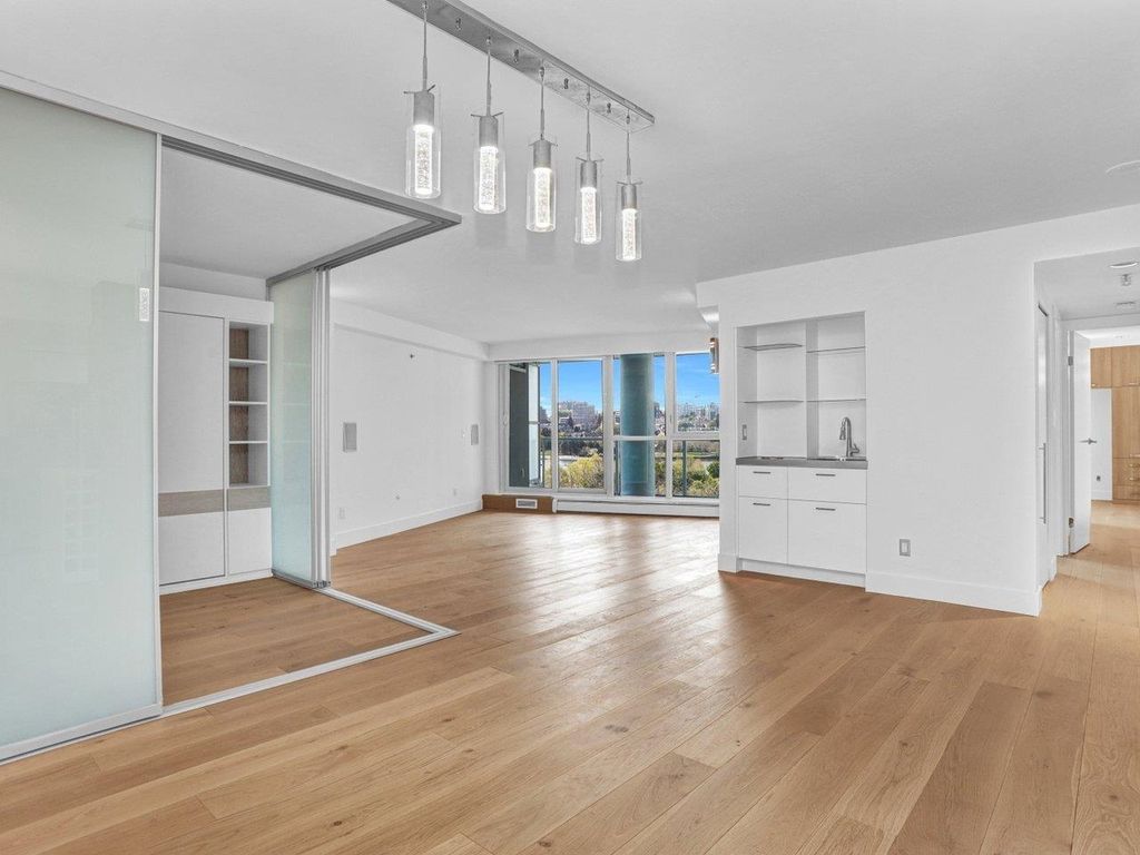 listing image 1102901013593338622