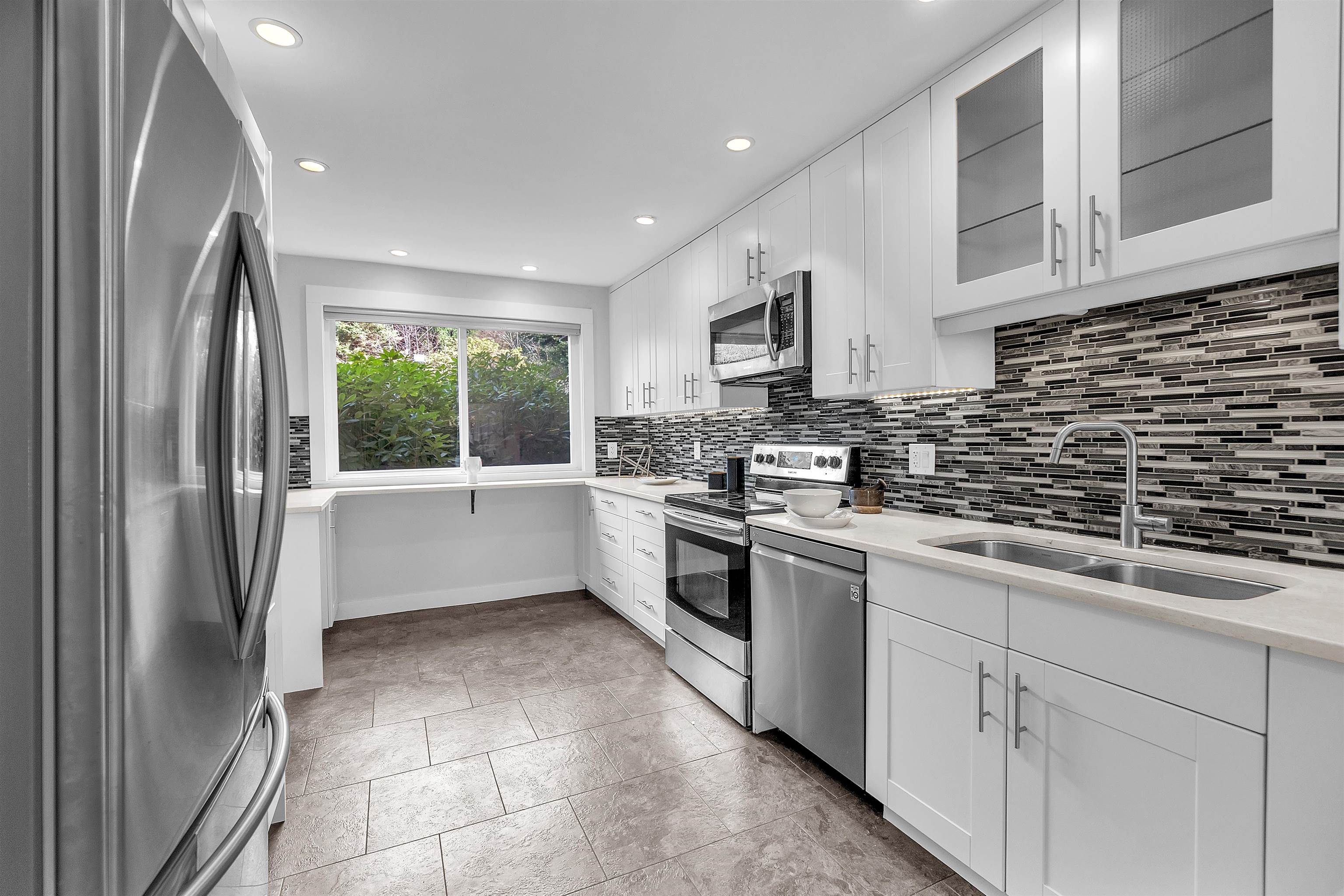 555 W 28th Street 802