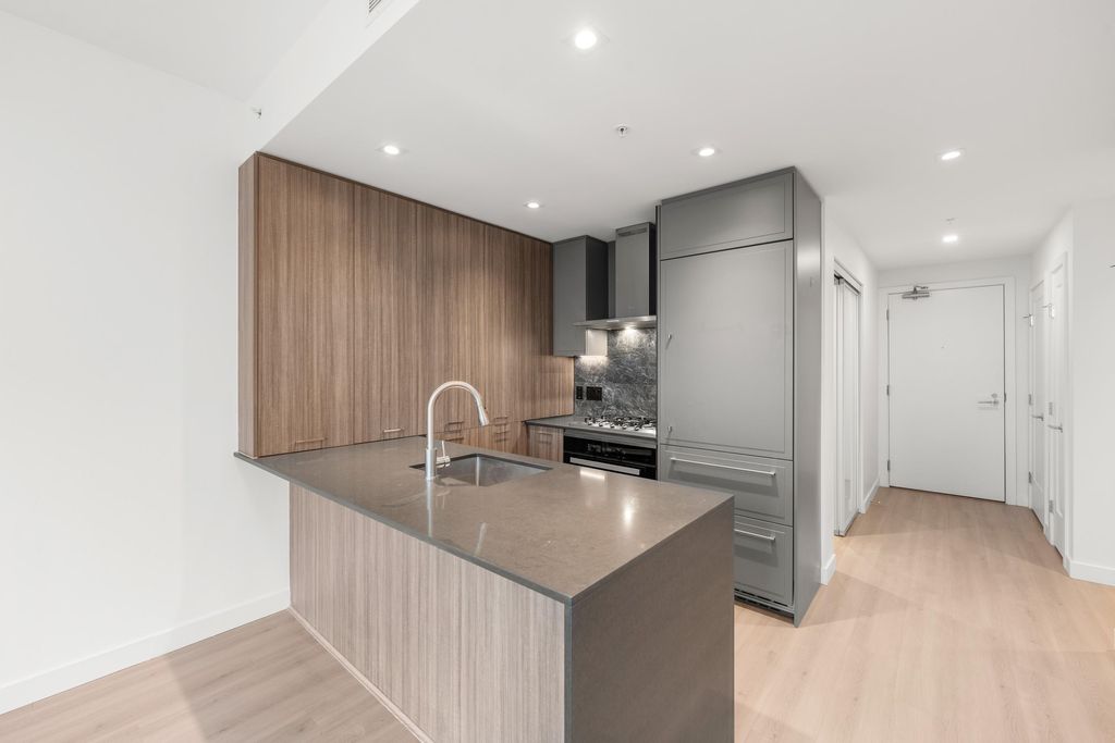 listing image 1102046405815289916
