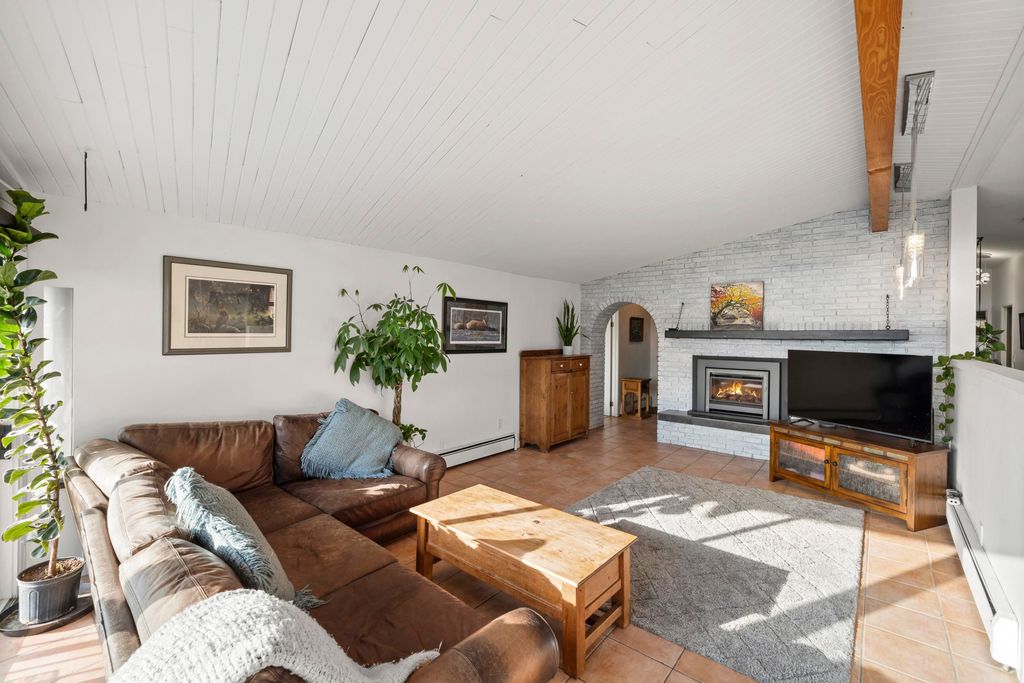 listing image 1102111817037465323