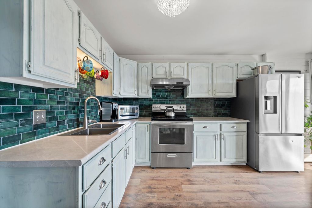 listing image 1102536717607927723