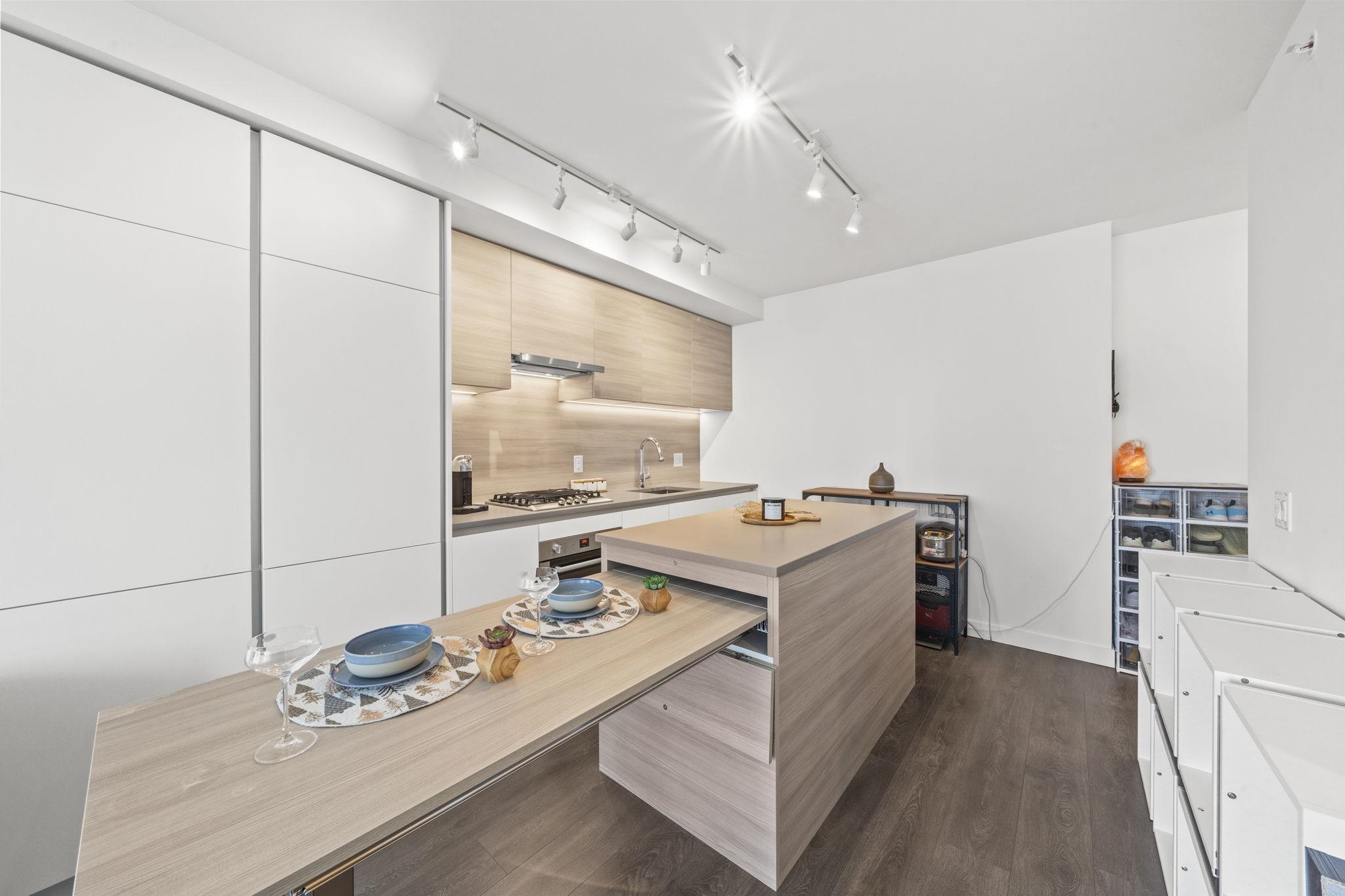 652 Whiting Way 1303