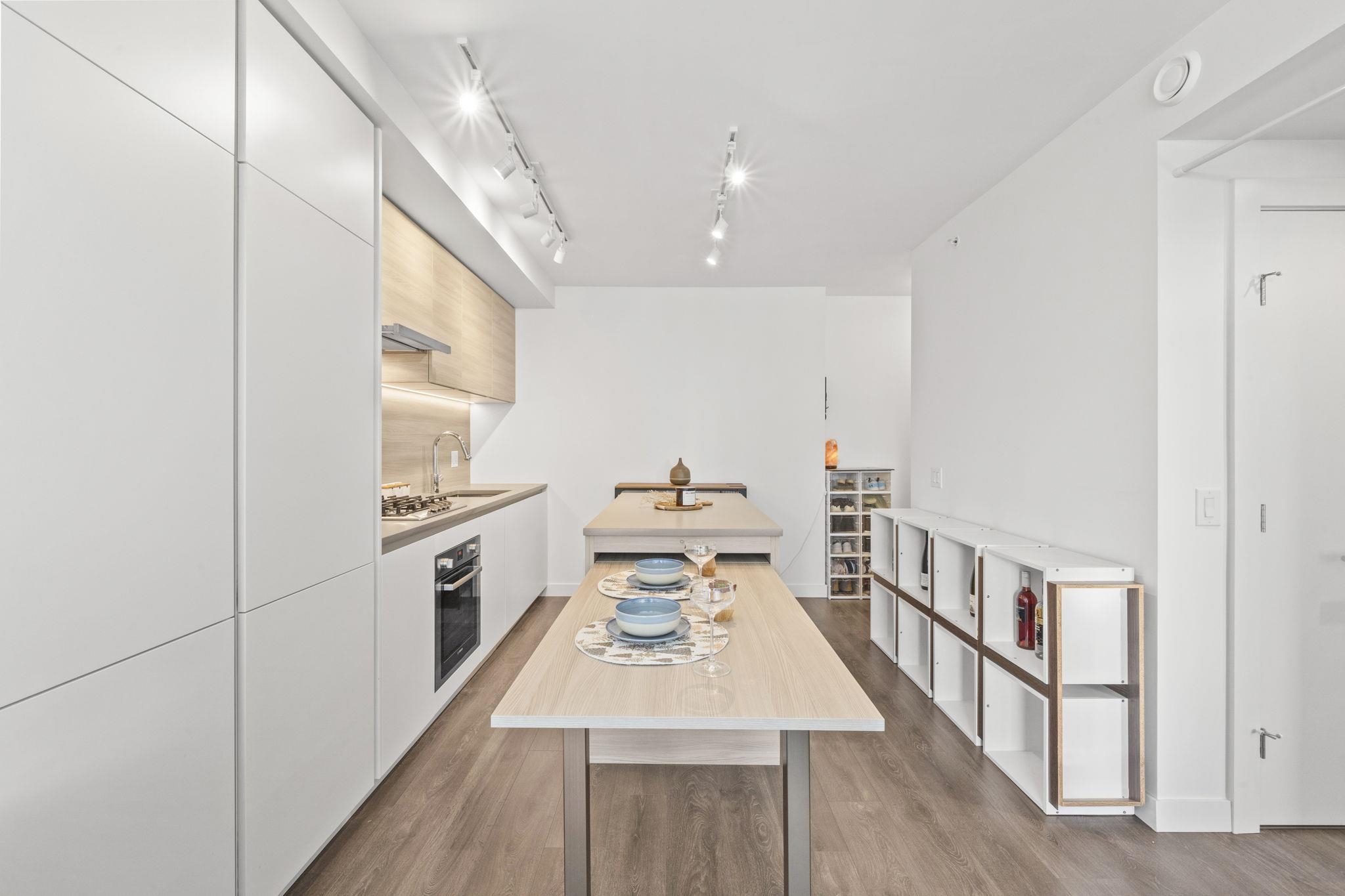 652 Whiting Way 1303