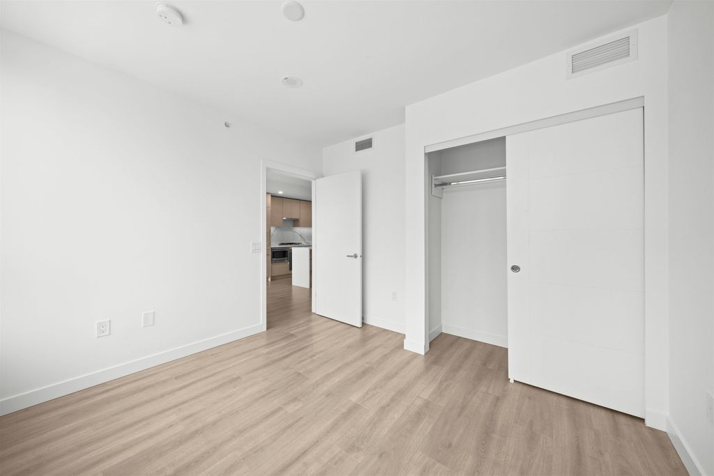 listing image 1108915005041310403
