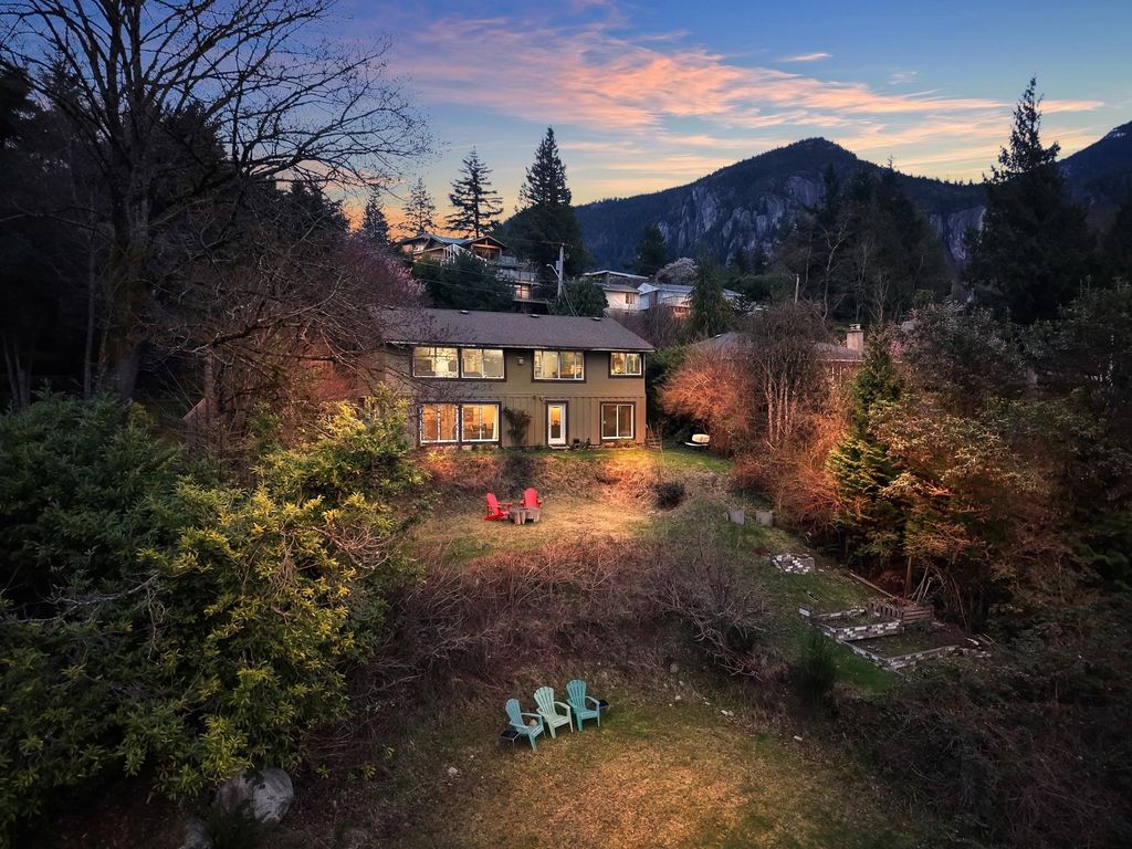 38273 VIEW PLACE