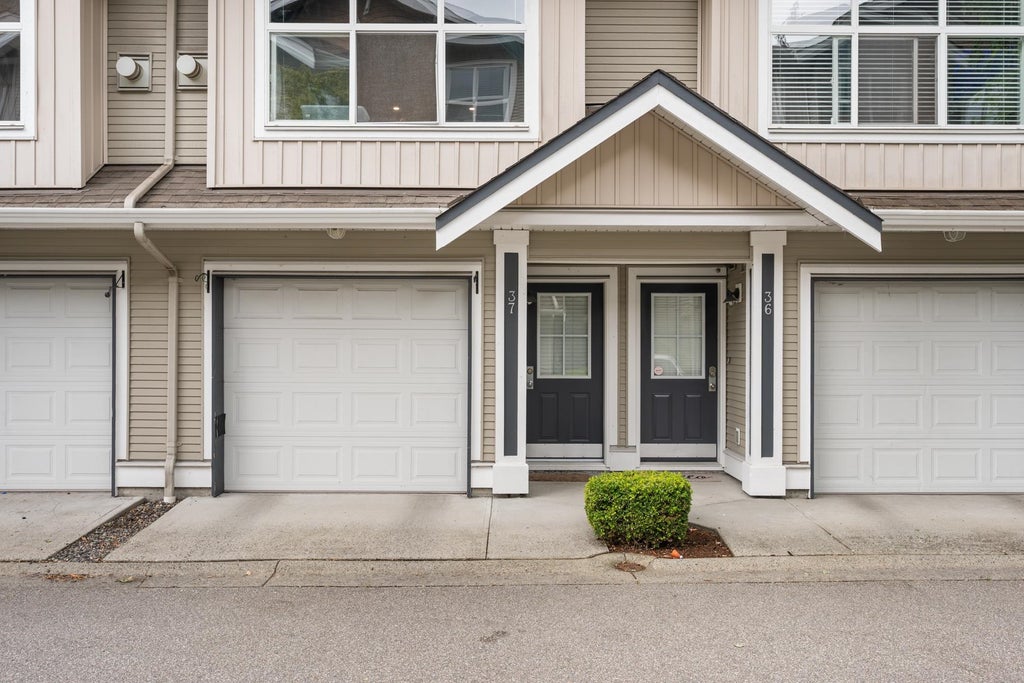 Photo of 20460 66 Avenue #37, Langley, BC V2Y 3B6 (MLS # R3160045)