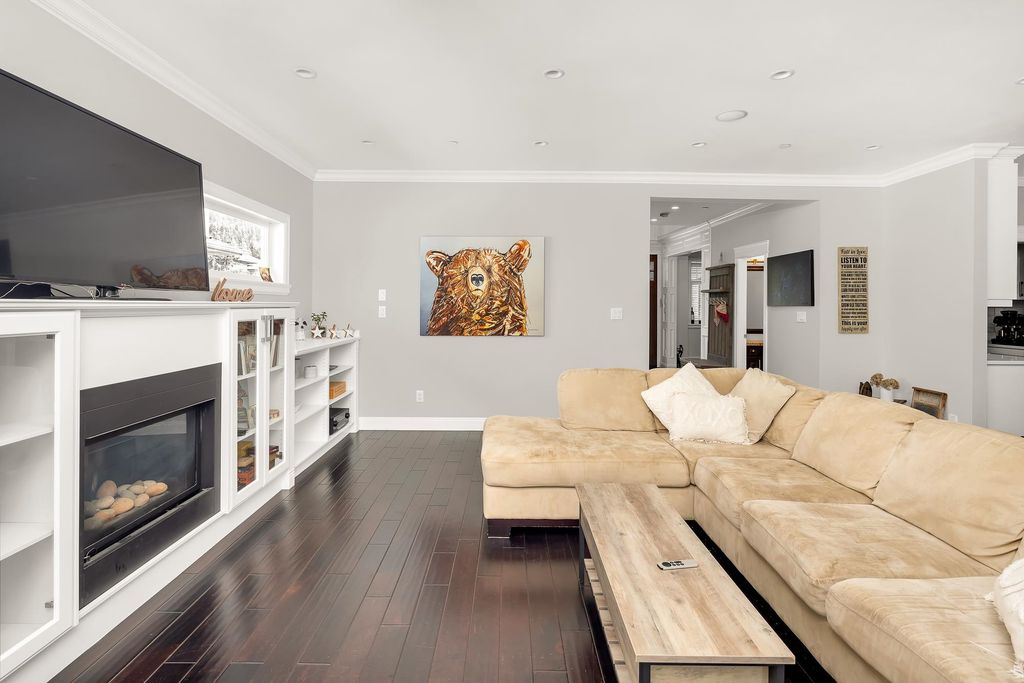 listing image 1103365010038864626