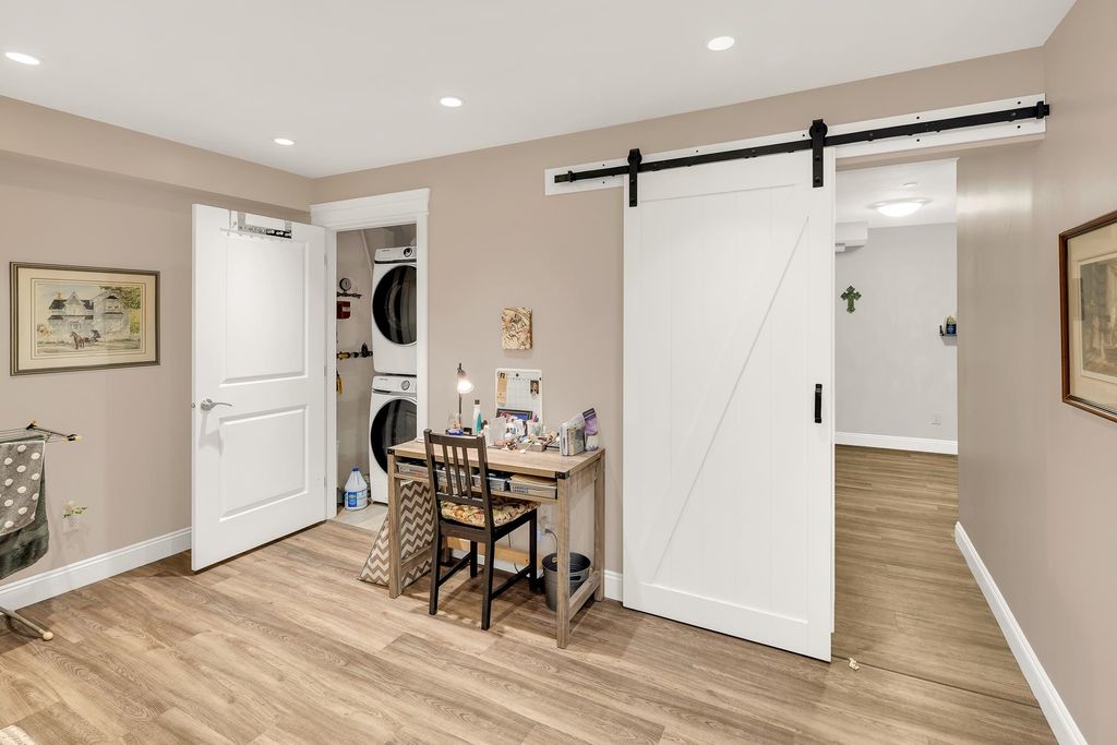 listing image 1108796539599901823