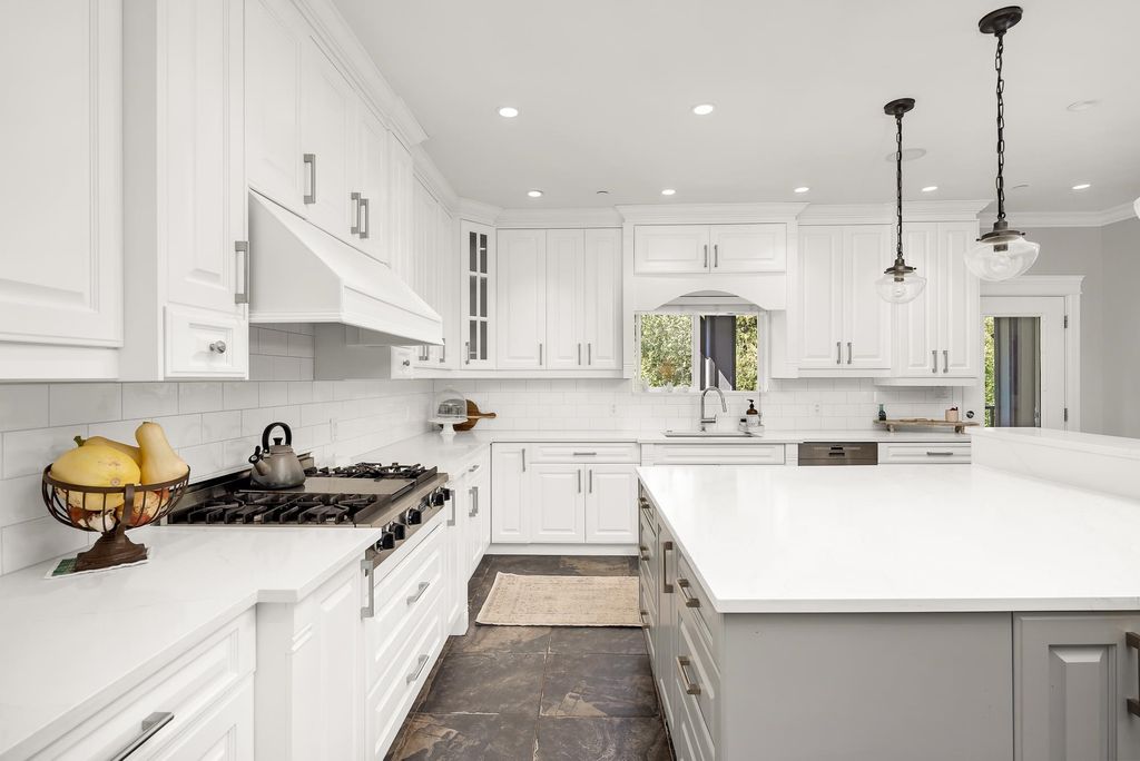 listing image 1103608063127297110