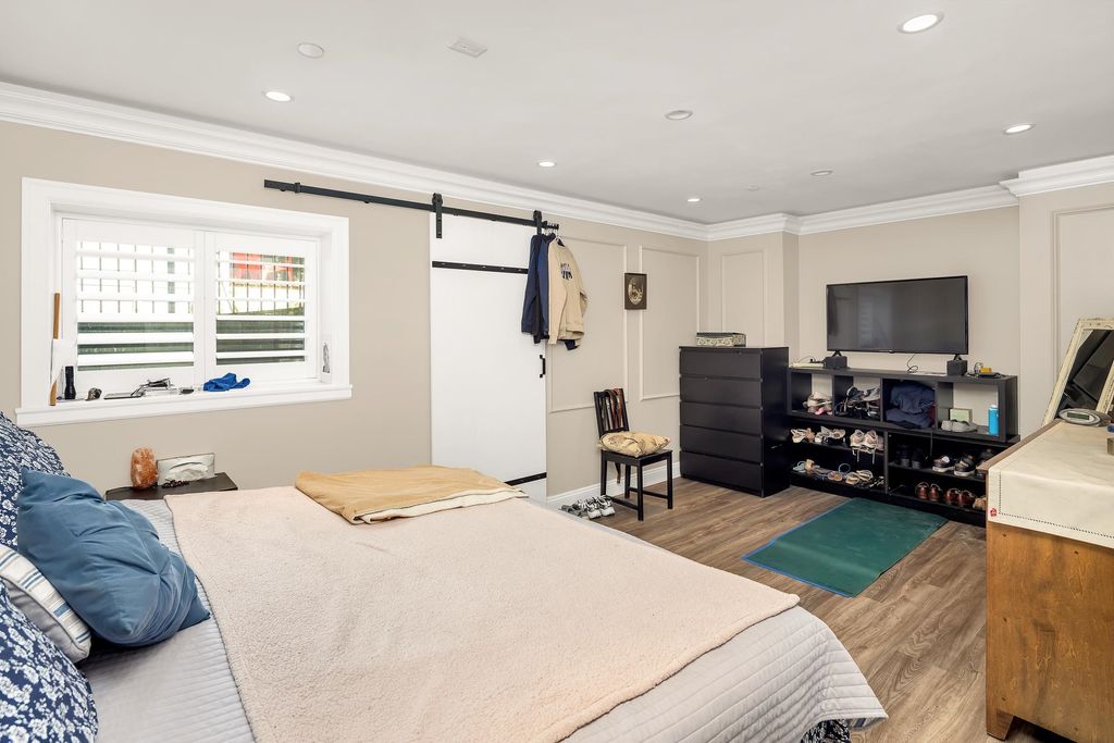 listing image 1103018587501537225