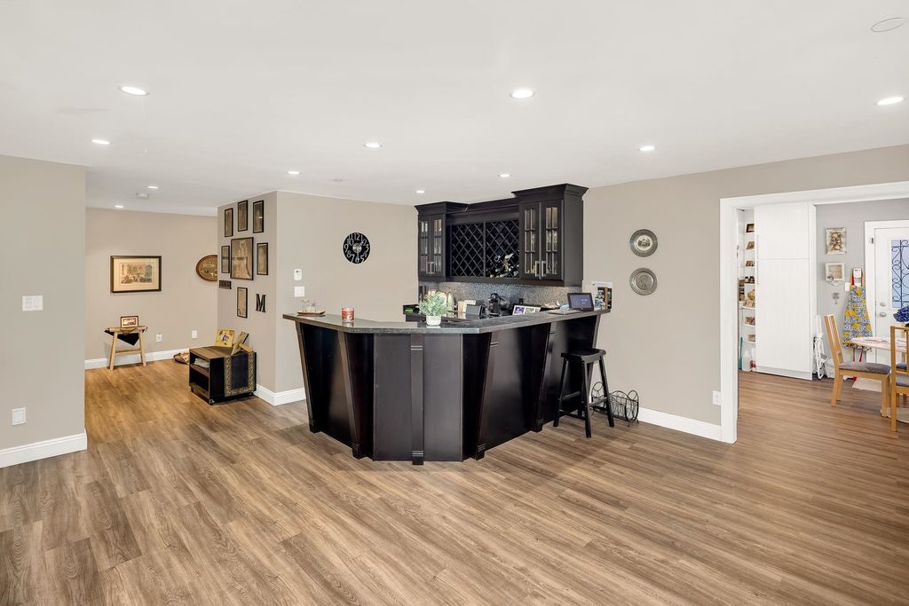 listing image 1100633728954432543