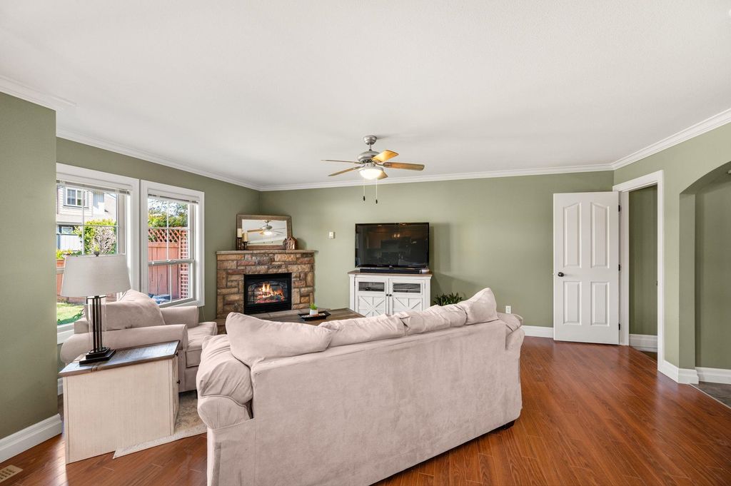 listing image 1104788495161860668