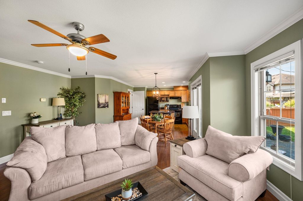 listing image 1104588909245860800