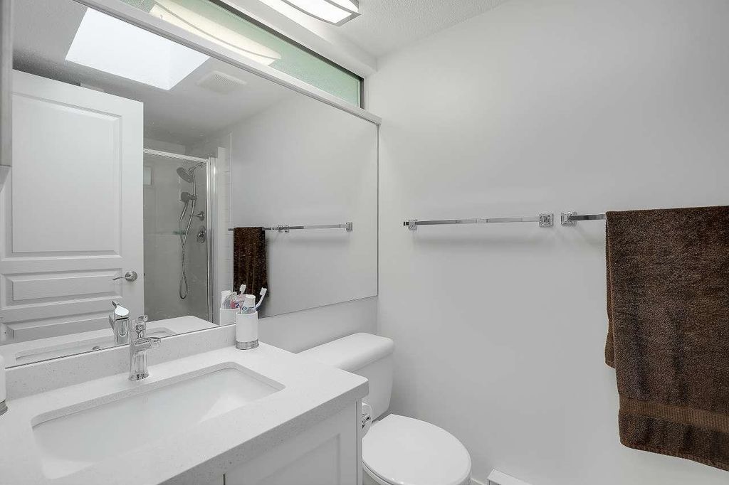 listing image 1104078715726879504