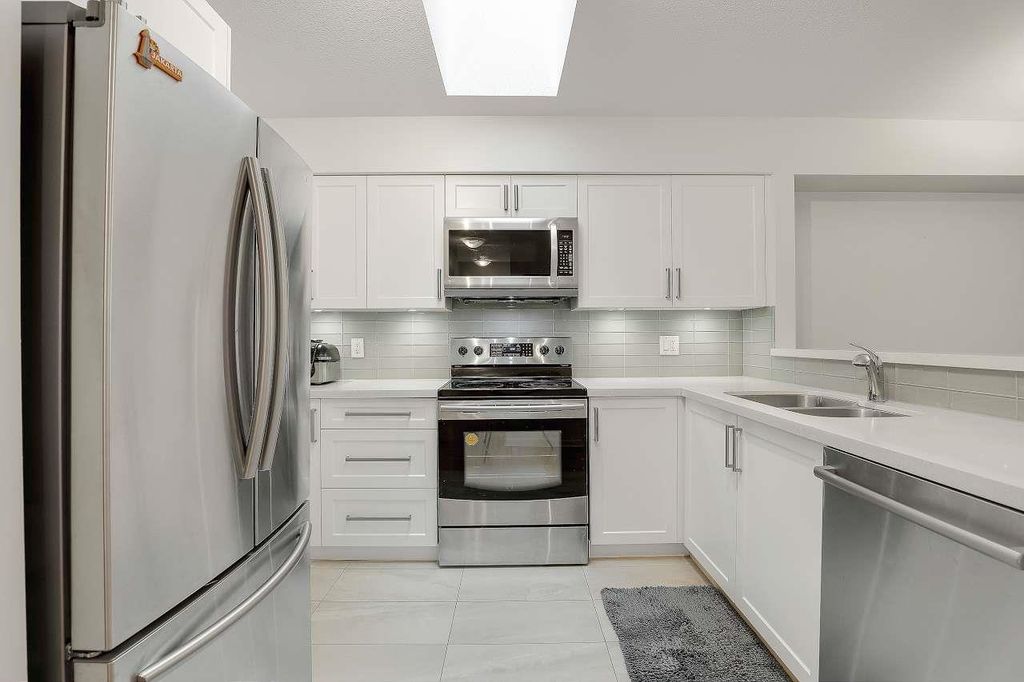 listing image 1107174381548878842