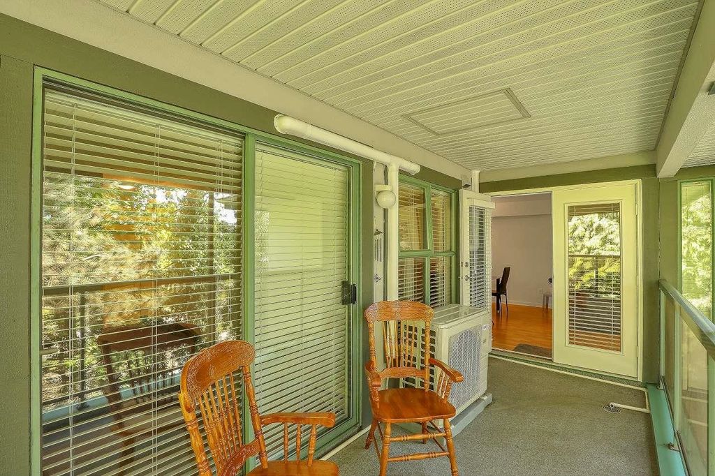 listing image 1102901727358520602