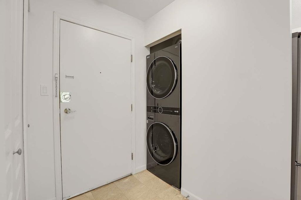 listing image 1106463077727451385