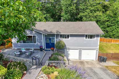 1340 Lorilawn Court Burnaby BC V5B 3N5