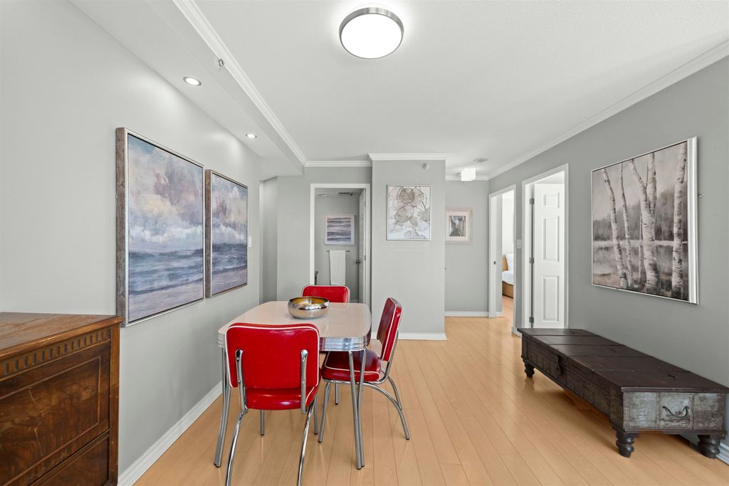 listing image 1105013524095776832