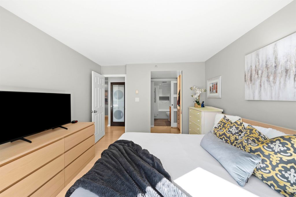 listing image 1106540564705789437