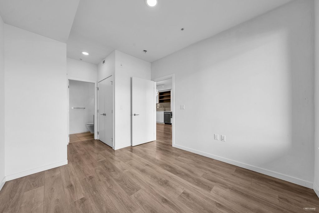listing image 1109539536385800550