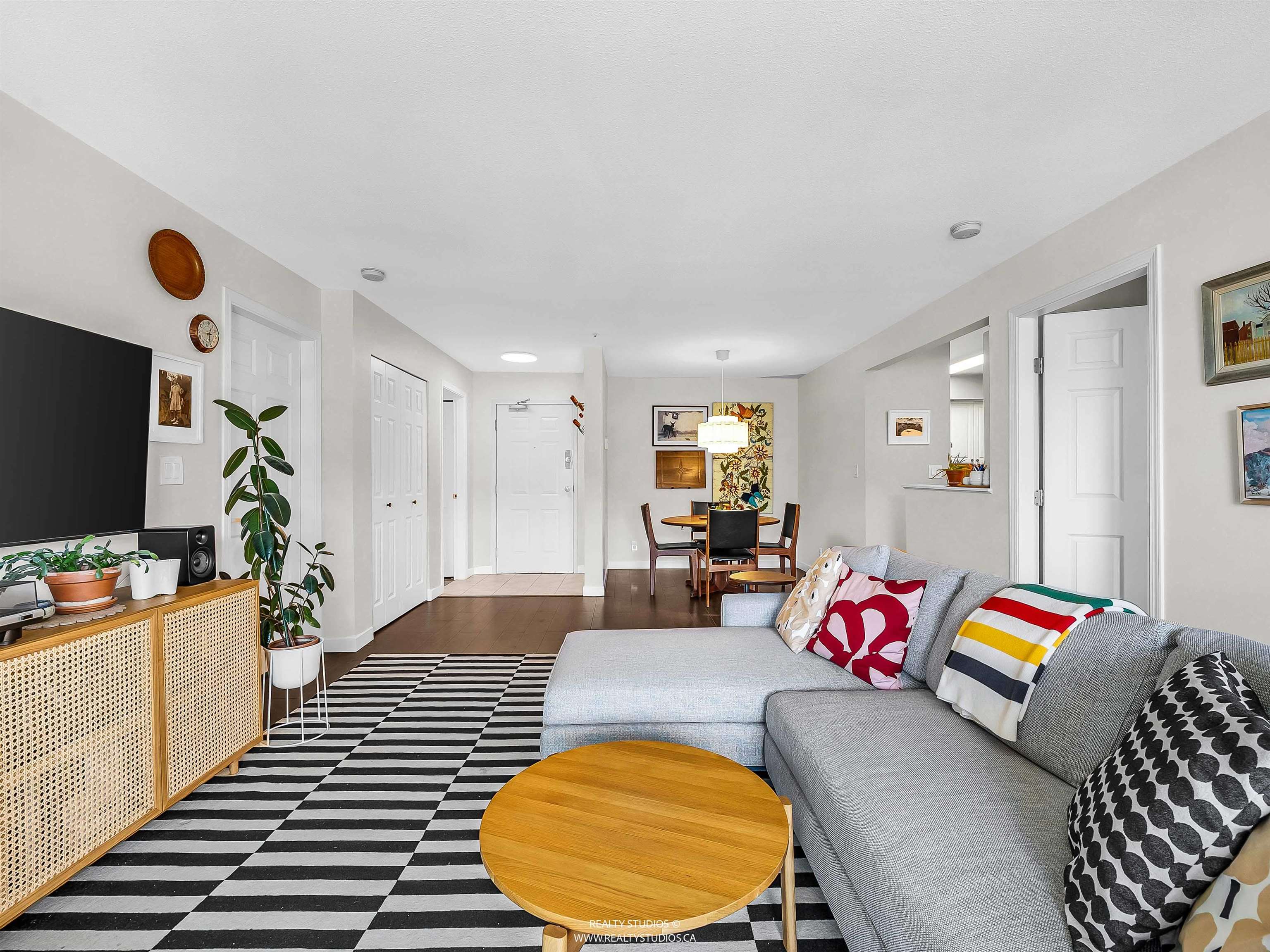 223 Mountain Highway 303