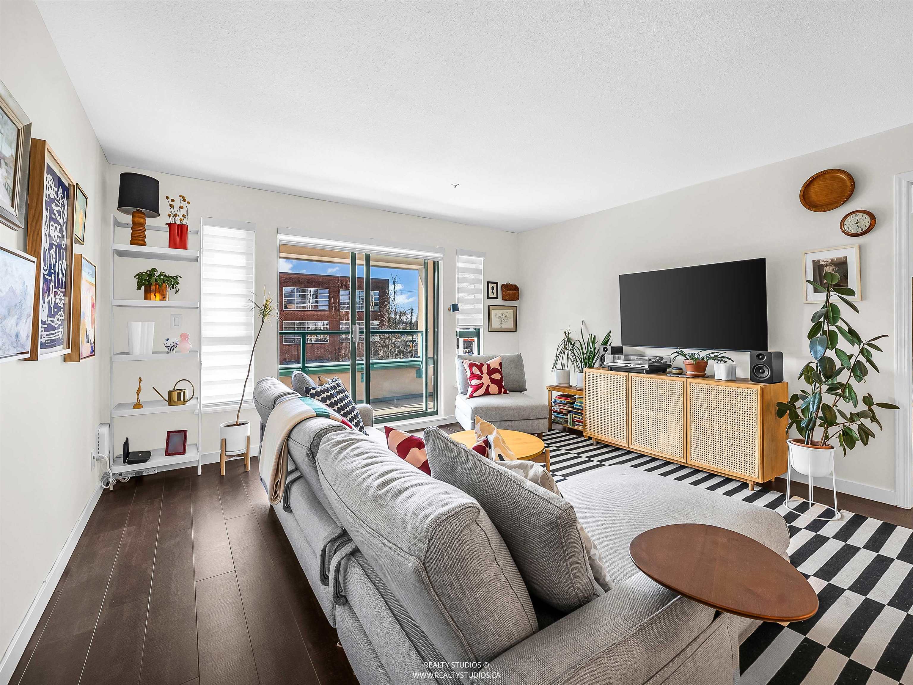 223 Mountain Highway 303