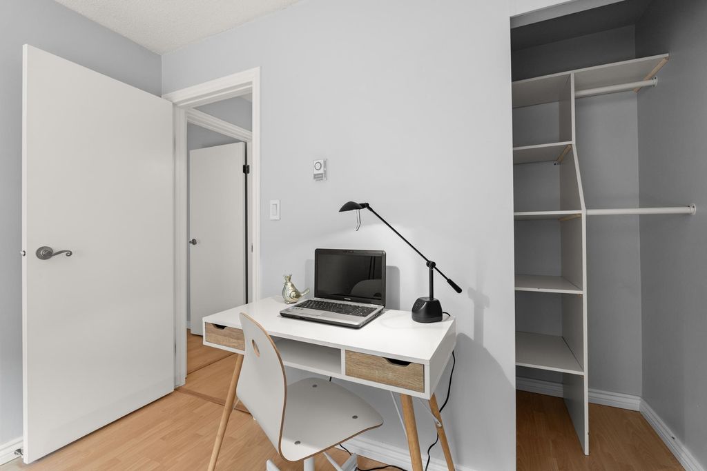 listing image 1104698060514413814