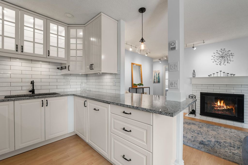 listing image 1100856419740528836