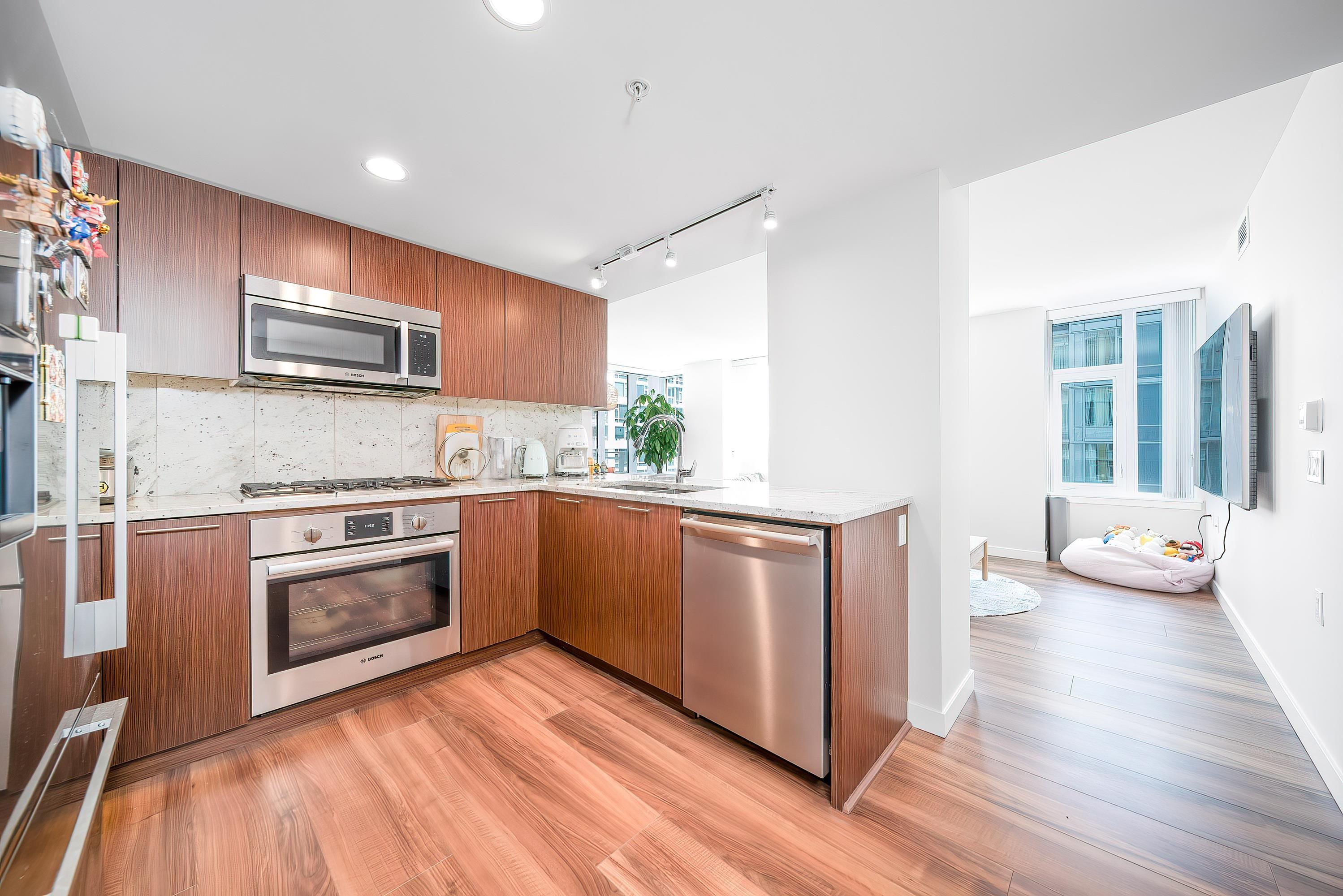 8699 Hazelbridge Way 809