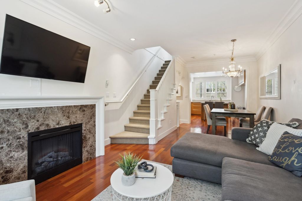 listing image 1104396171233184071