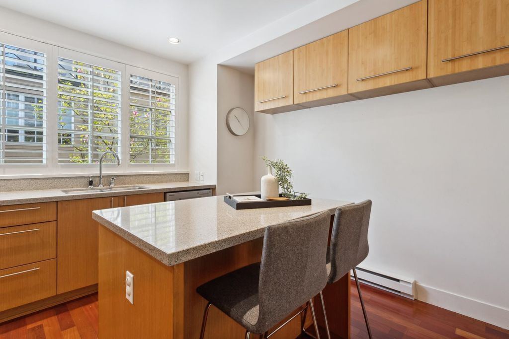 listing image 1102480754937355479