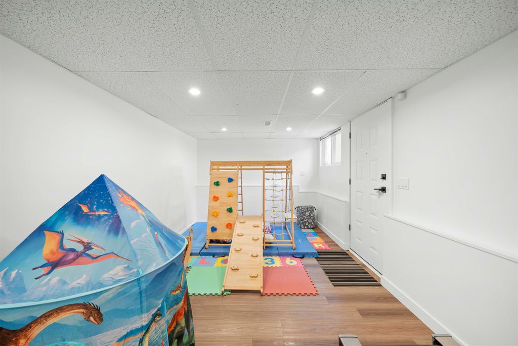 listing image 1102521098918757460