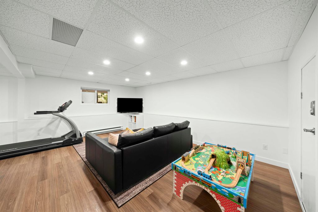 listing image 1103244323105211378