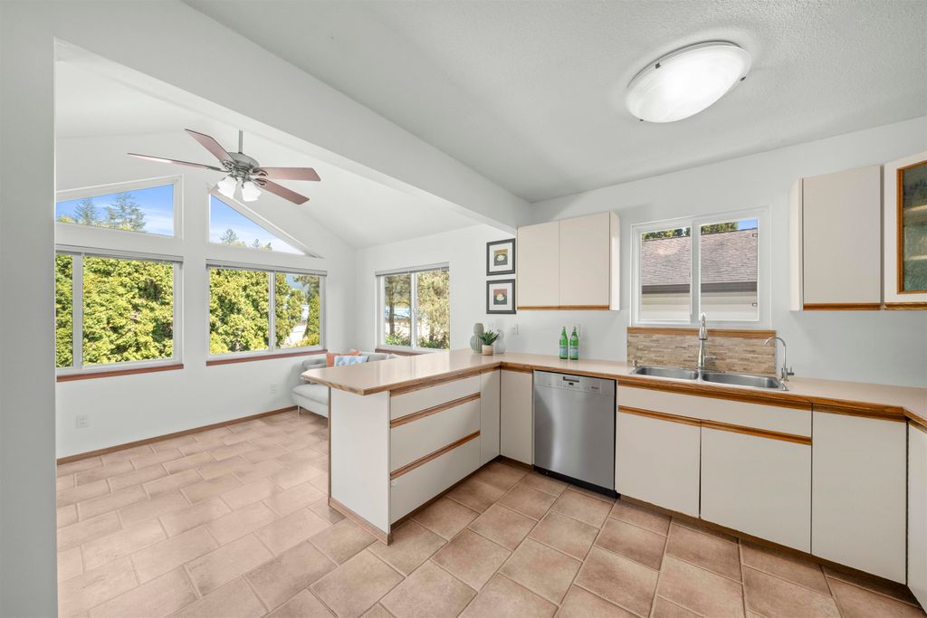 listing image 1102476496797374426