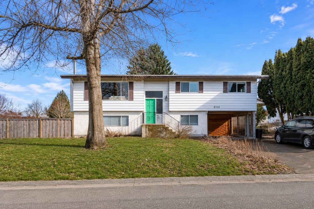 Photo of 8708 Cornwall Crescent, Chilliwack, BC V2P 7E6 (MLS # R3126645)
