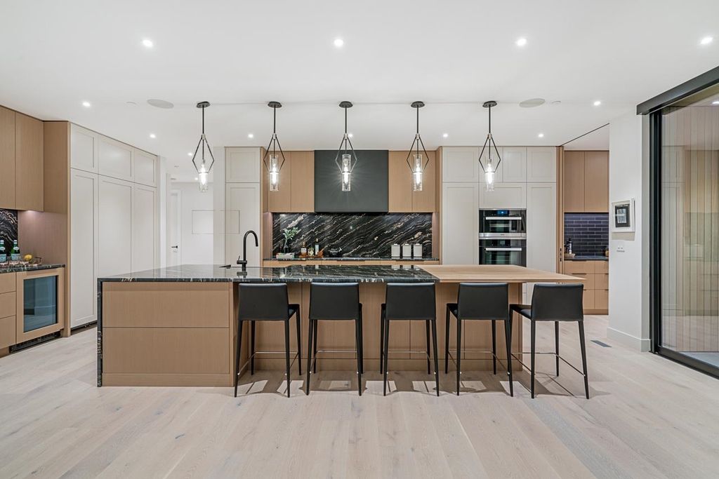listing image 1106359962430256904