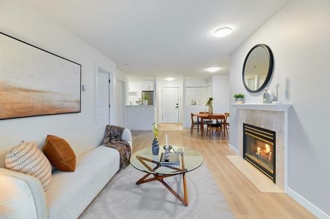 855 W 16th Street 313 North Vancouver BC V7P 1R2