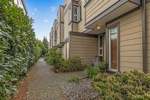 1535 St. Georges Avenue 5 North Vancouver BC V7L 3J6