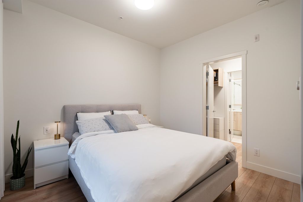 listing image 1106756680551505704