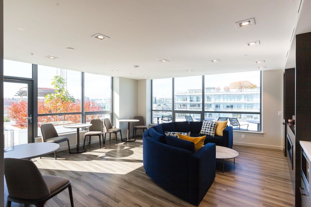 listing image 1104446435575166130