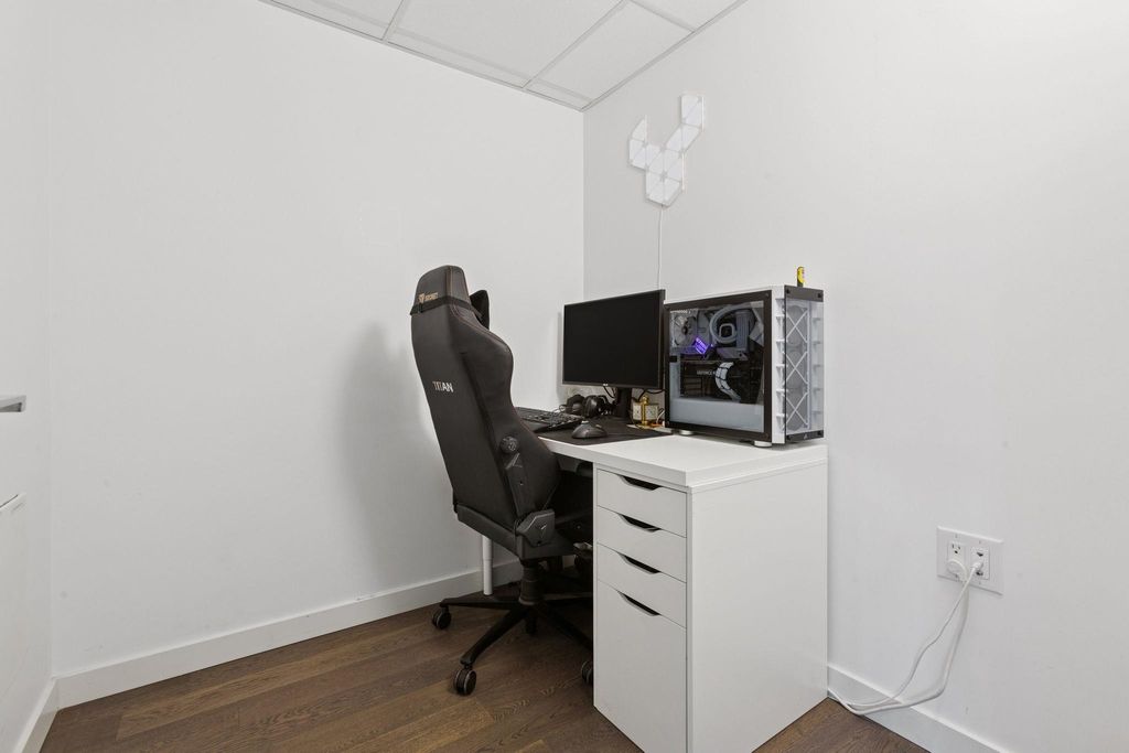 listing image 1104391517446767521