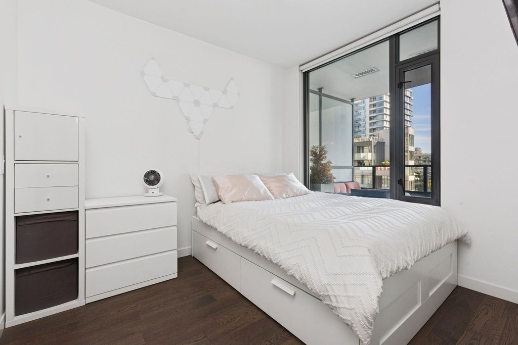 listing image 1106964643335992544