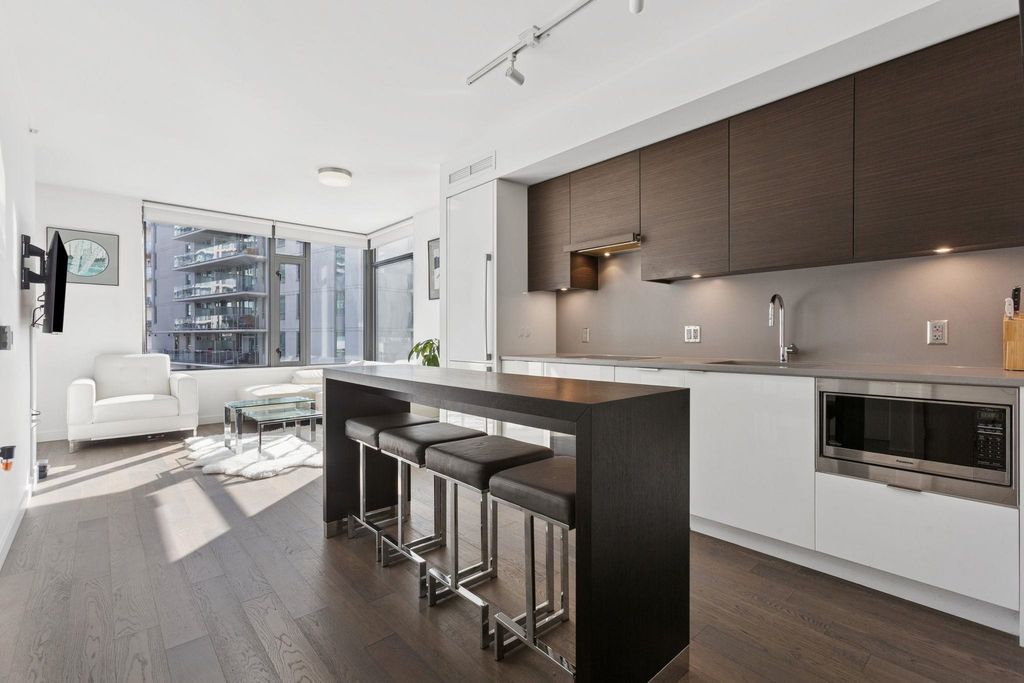 listing image 1105559439553572607