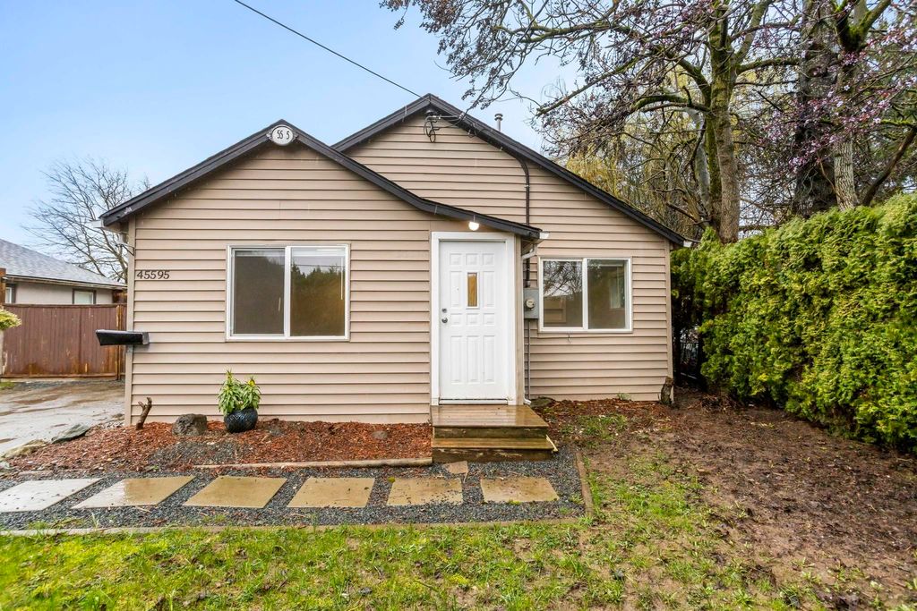 Photo of 45595 Lewis Avenue, Chilliwack, BC V2P 3C7 (MLS # R3097102)